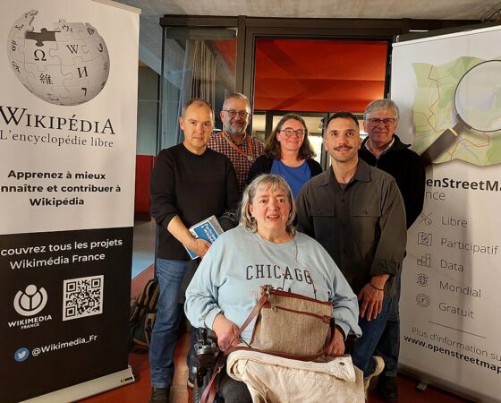 Avec le groupe local de Brest. Photo : Luc Hervier WMFr, CC BY 4.0 via Wikimedia Commons