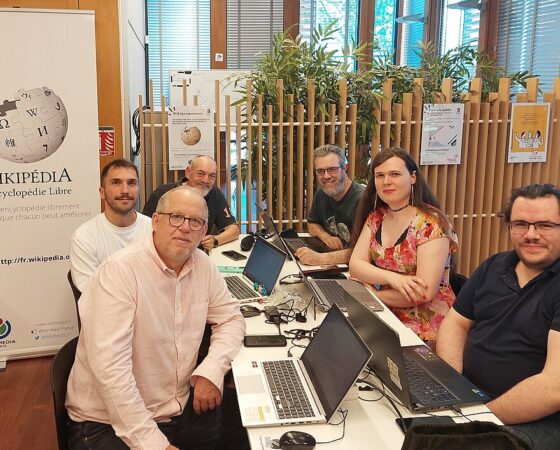 Avec le groupe local Toulouse. CéCédille, CC BY-SA 4.0 , via Wikimedia Commons