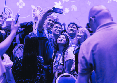 photo-groupe-selfie-camera