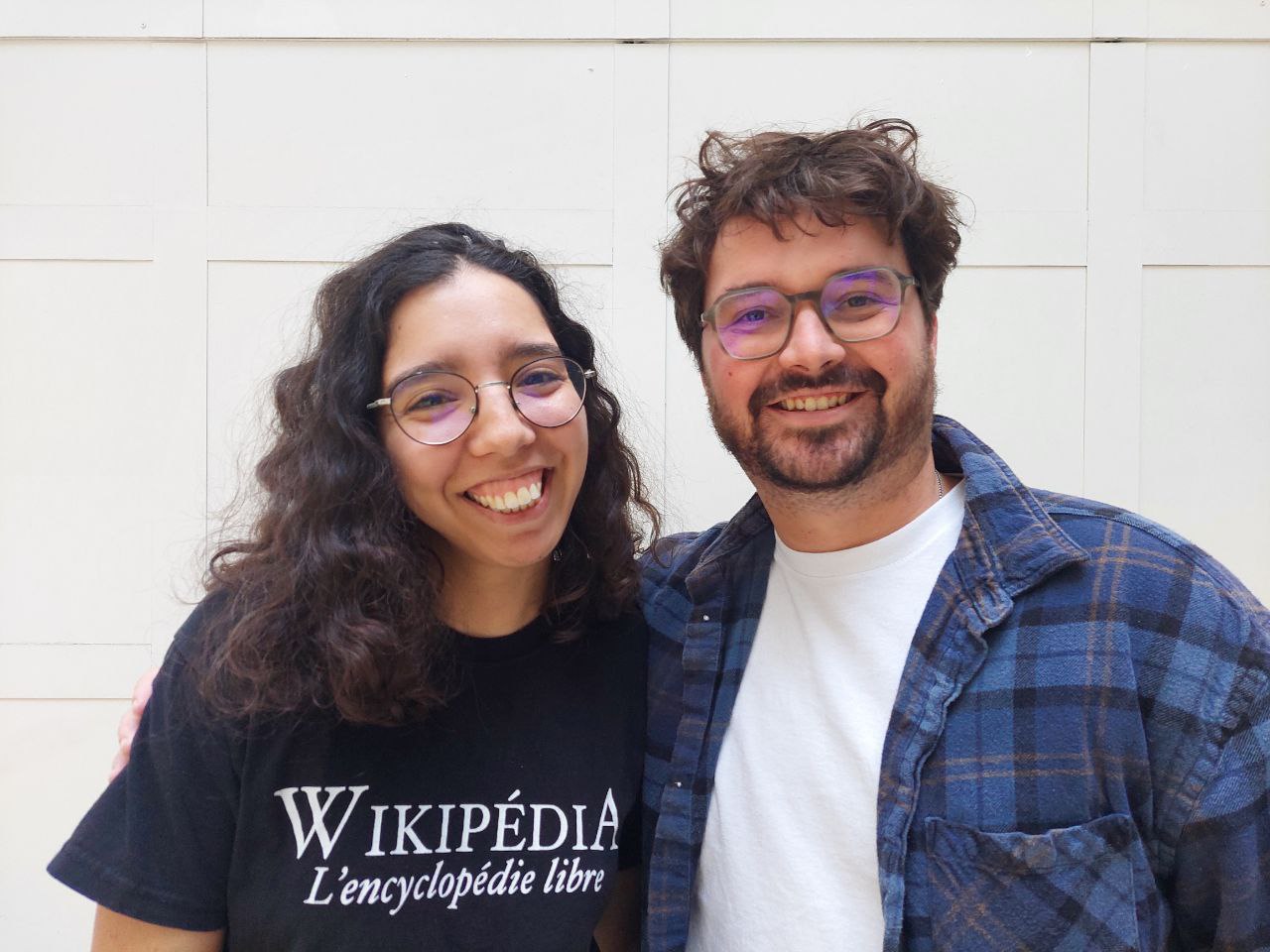 Portrait de Rémy Gerbet, directeur exécutif de Wikimédia France et Sana El Chehib assistante de collecte de fonds